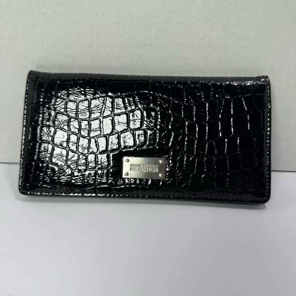 Kenneth Cole Reaction Women's‎ Wallet Black Faux Patent Leather Snake Skin Style